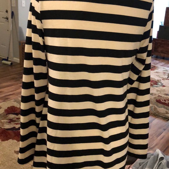 🧠 FRANCESCA’S  buttoned cardigan - Picture 3 of 3